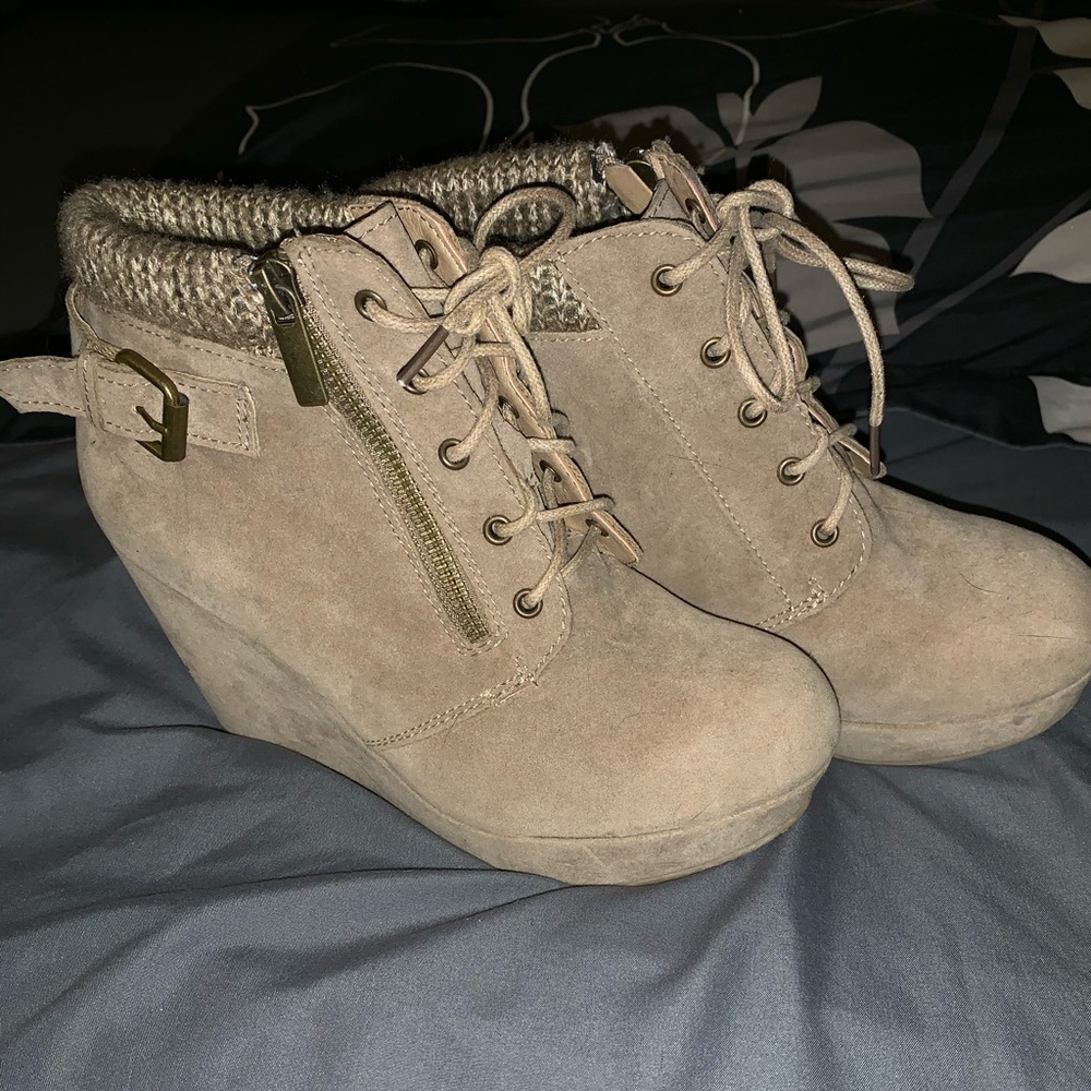 Shoe dazzle wedge booties